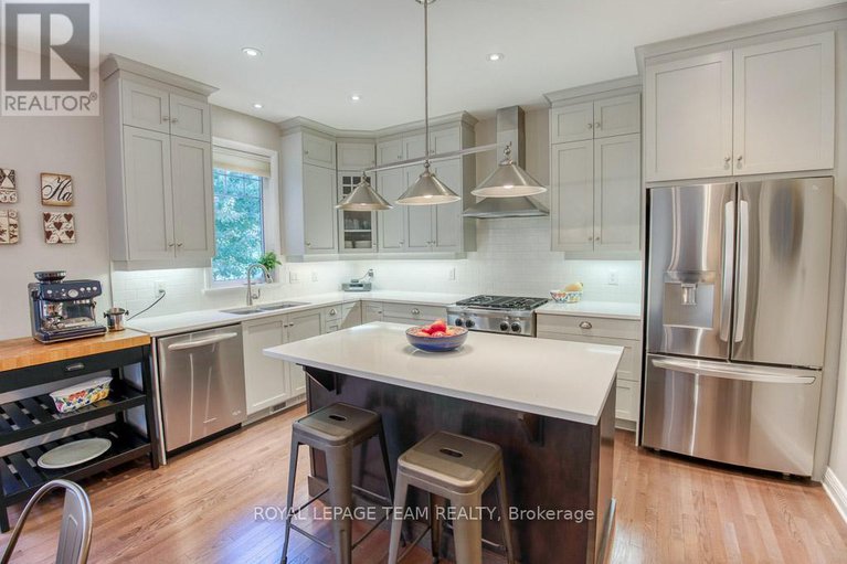 28955797/107-kitsilano-court/bruce-farmgraham-parkqualicumbellands/ottawa/ontario/K2H0B5_9