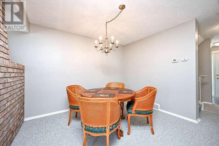 29261422/56-jackson-court/beaverbrook/ottawa/ontario/K2K1B7_10