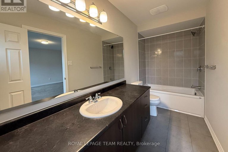 29057965/709-megrez-way-e/half-moon-bay/ottawa/ontario/K2J6S9_18