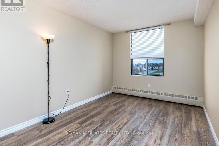 29148629/709-2400-virginia-drive/urbandale-acres/ottawa/ontario/K1H8L3_15