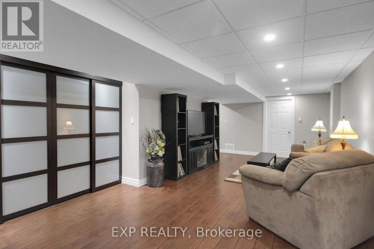 28340674/2001-neepawa-avenue/carlingwood/ottawa/ontario/K2A3L4_44
