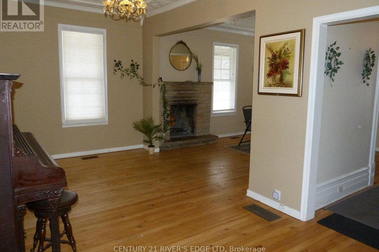 29471578/453-may-street/winchester/north-dundas/ontario/K0C2K0_18