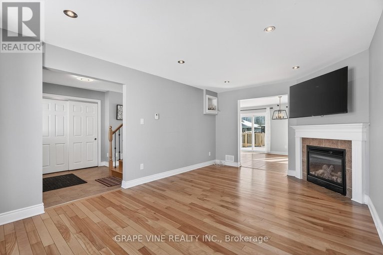 29427195/84-settlement-lane/village-of-russell/russell/ontario/K4R0A4_9