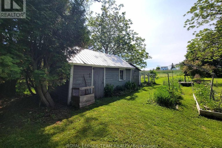 28427099/16-peter-street-s/maxville/north-glengarry/ontario/K0C1T0_31