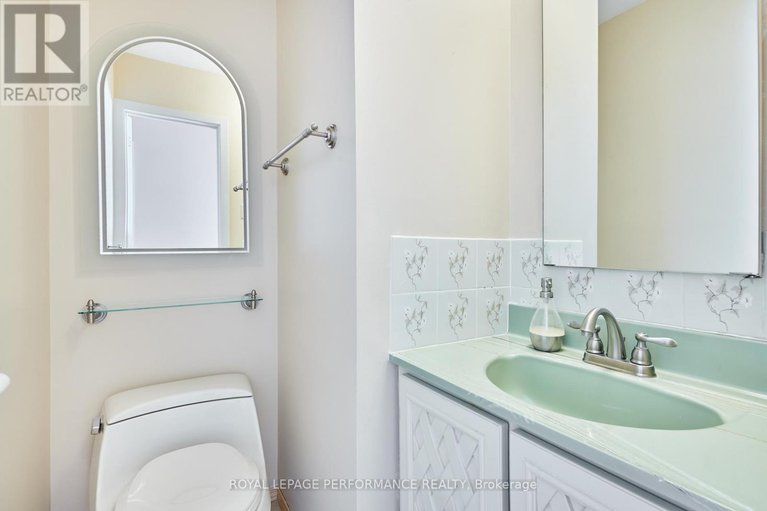 29663857/2166-bickerton-avenue/beacon-hill-north/ottawa/ontario/K1J6Y3_17