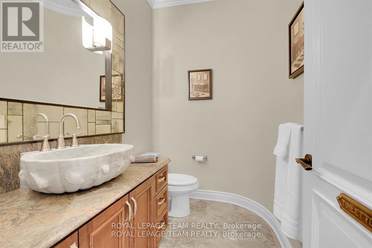 28487083/5591-manotick-main-street/manotick-village-manotick-estates/ottawa/ontario/K4M1A4_17