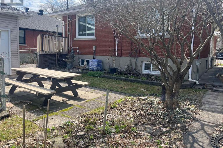29481876/1075-secord-avenue/billings-bridge/ottawa/ontario/K1H8C7_33