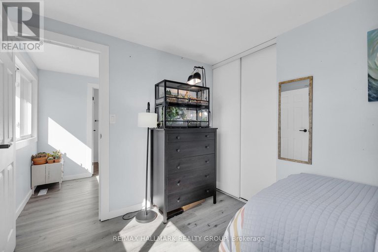 28895852/d-1520-beaverpond-drive/pineview/ottawa/ontario/K1B3R9_30