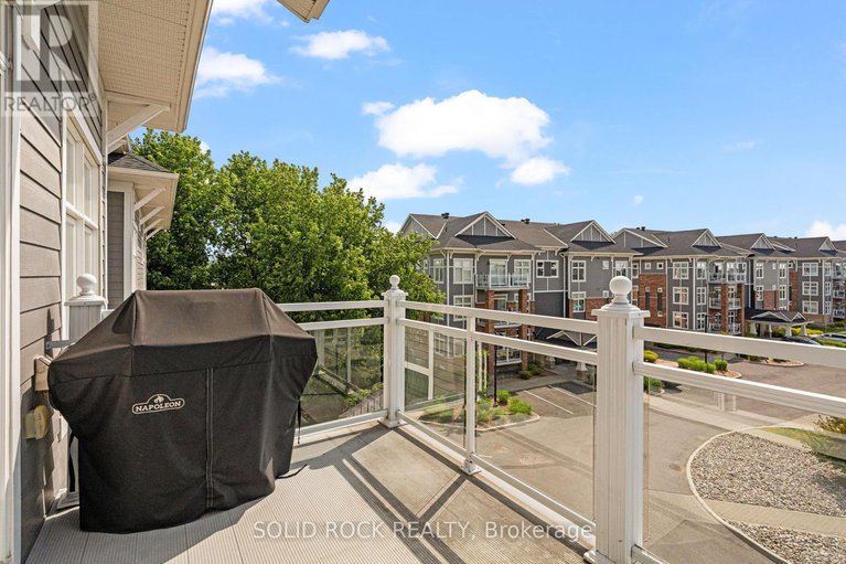 28694497/301-345-elizabeth-cosgrove-private/mer-bleuebradley-estatesanderson-park/ottawa/ontario/K1W0K6_26