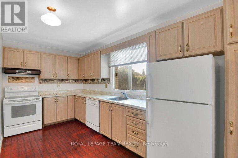 28515149/16-keewatin-crescent/borden-farmstewart-farmcarleton-heightsparkwood-hills/ottawa/ontario/K2E6Z1_15