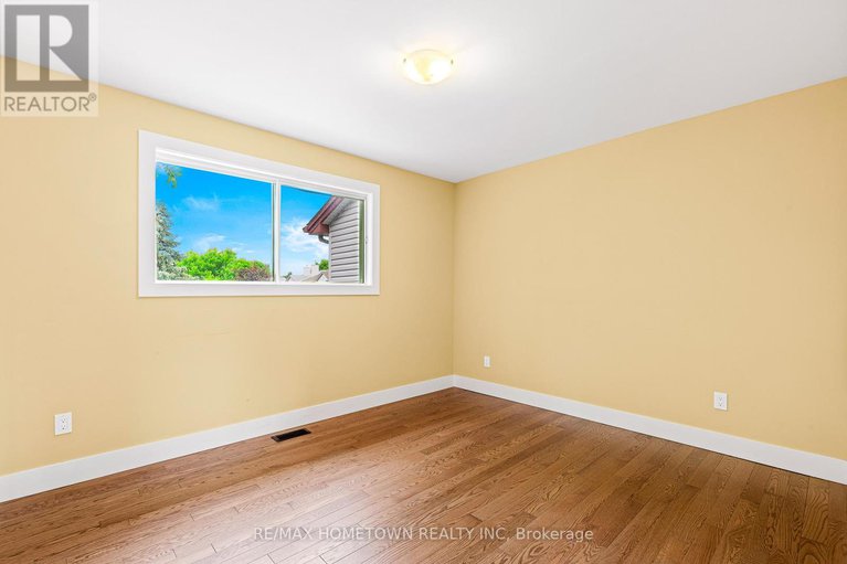 28498347/727-maley-street/kemptville/north-grenville/ontario/K0G1J0_14
