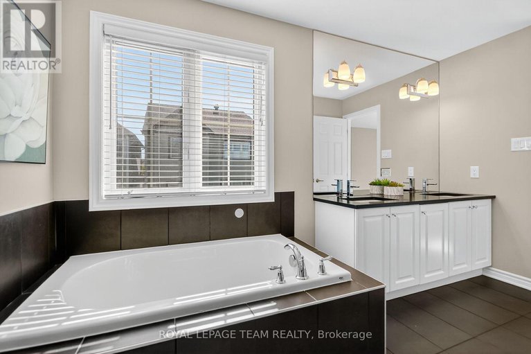 29099076/939-whimbrel-way/half-moon-bay/ottawa/ontario/K2J6C5_30