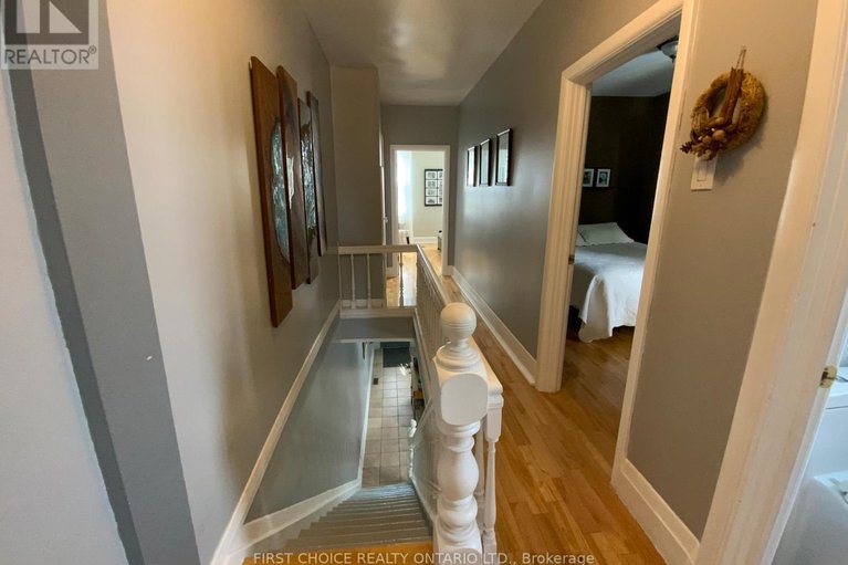 27992529/245-york-street/lower-town/ottawa/ontario/K1N5T9_17