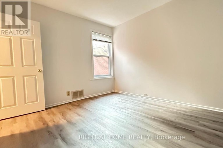 28610658/109-sweetland-avenue/sandy-hill/ottawa/ontario/K1N7V1_14