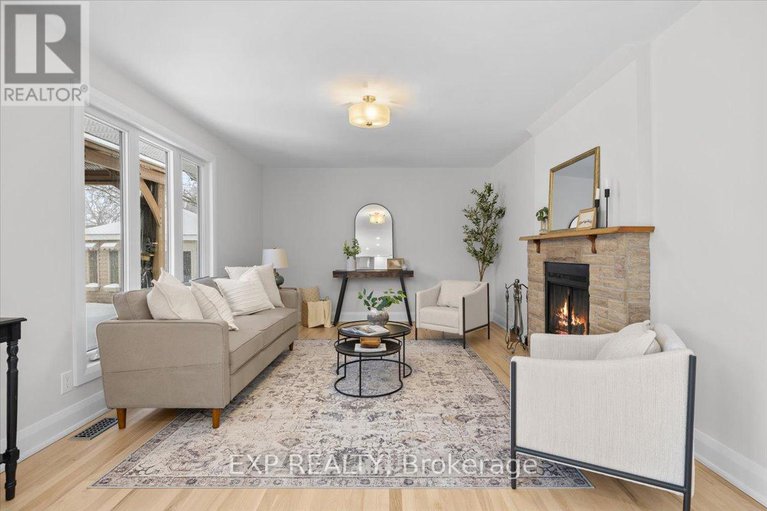 29294454/18-ivylea-street/craig-henrywoodvale/ottawa/ontario/K2G4X5_16