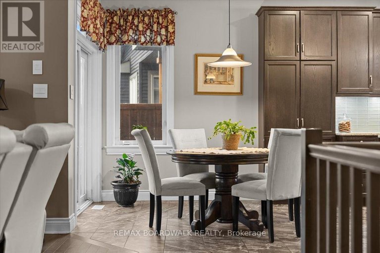 29612405/279-sceptre-way/emerald-meadowstrailwest/ottawa/ontario/K2V0C6_16