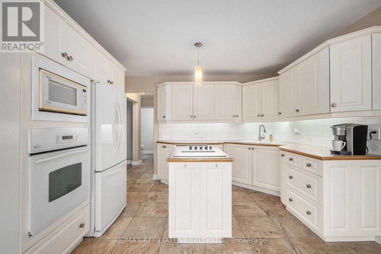 29027617/1315-prestone-drive/bilberry-creekqueenswood-heights/ottawa/ontario/K1E2Z2_9