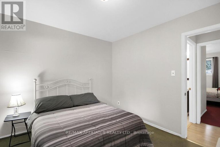 28858378/52-laurie-court/glencairnhazeldean/ottawa/ontario/K2L1S4_17