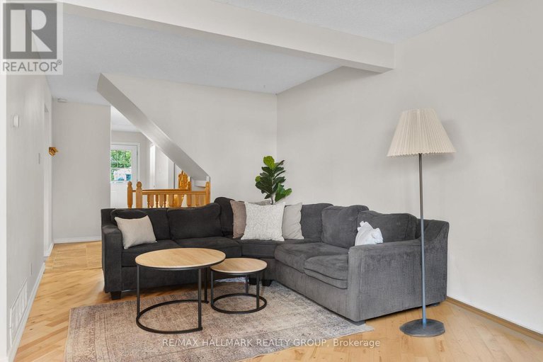 28763964/1598-hoskins-crescent/fallingbrookpineridge/ottawa/ontario/K4A2H8_5
