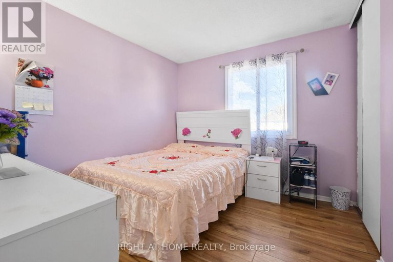 28221078/6104-vineyard-drive/convent-glen/ottawa/ontario/K1C2K2_31