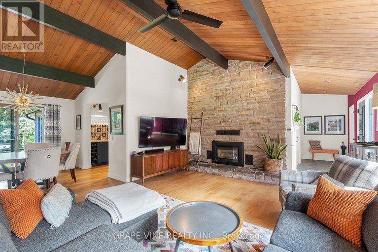 28643914/6486-woodland-place/manotick-south-to-roger-stevens/ottawa/ontario/K4M1B3_17