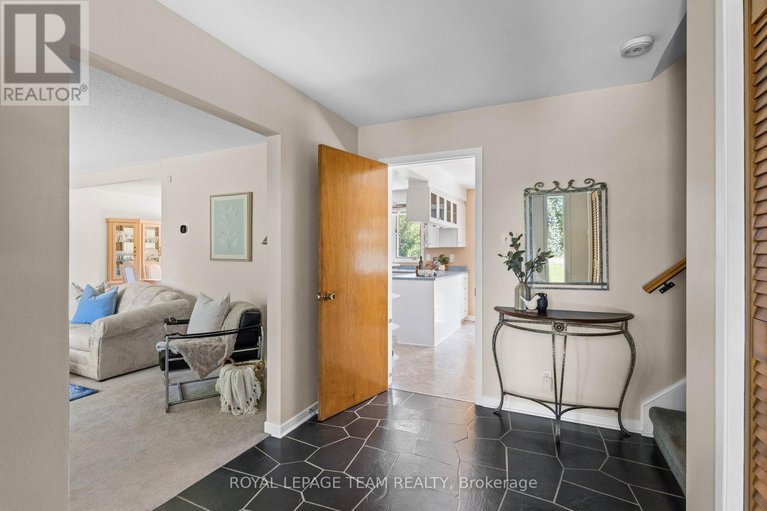 28889906/1640-century-road-e/manotick-south-to-roger-stevens/ottawa/ontario/K0A2E0_5