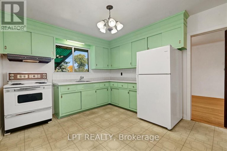 28994142/151-oakridge-boulevard/meadowlandscrestview/ottawa/ontario/K2G2V3_11