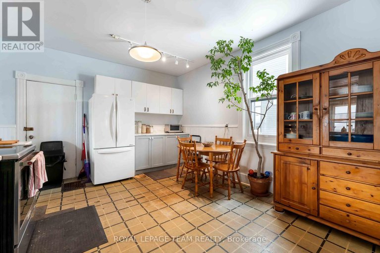 29307487/56-grosvenor-avenue/old-ottawa-south/ottawa/ontario/K1S4S2_11