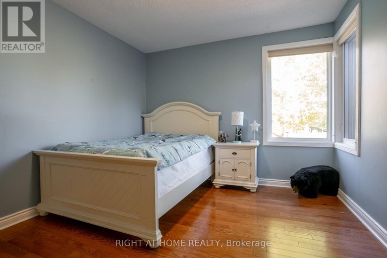 29001389/5-burnt-tree-court/cedar-hillorchard-estates/ottawa/ontario/K2R1B8_27