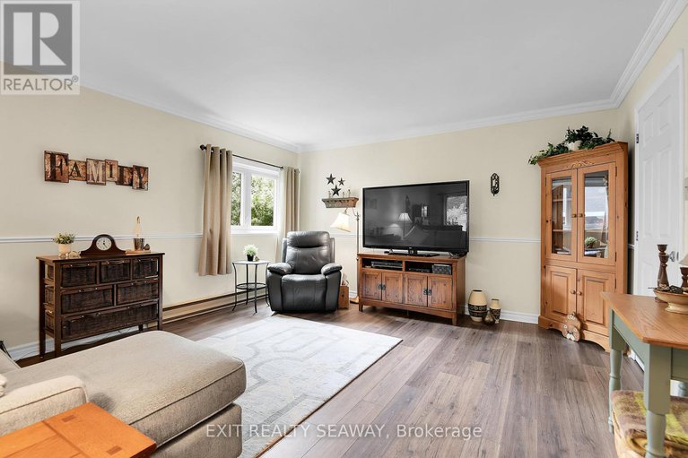 28431917/38-spruce-street/ingleside/south-stormont/ontario/K0C1M0_13