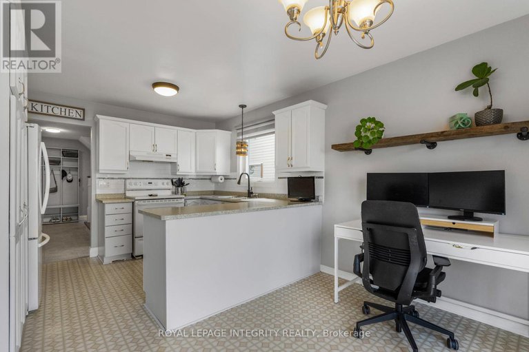 28810608/589-pocono-crescent/fallingbrookgardenway-south/ottawa/ontario/K4A3J6_15