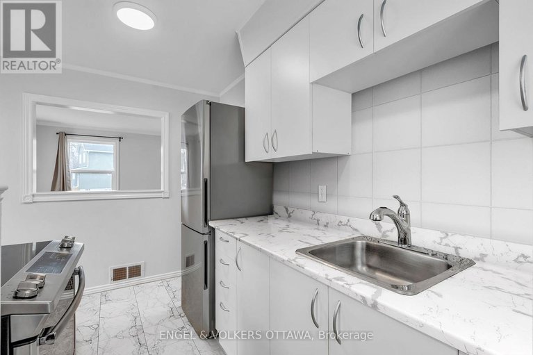 28177726/141-crerar-avenue/carlington/ottawa/ontario/K1Z7P4_14