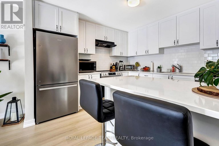 29460299/241-david-lewis-private/avalon-west/ottawa/ontario/K4A5S7_6