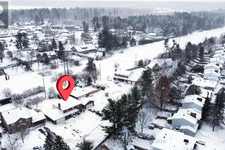 29487498/15-woodfern-court/sheahan-estatestrend-village/ottawa/ontario/K2H8Y9_38