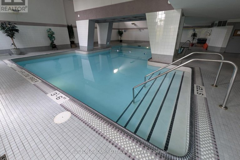 28798159/2512-1081-ambleside-drive/woodroffe/ottawa/ontario/K2B8C8_13