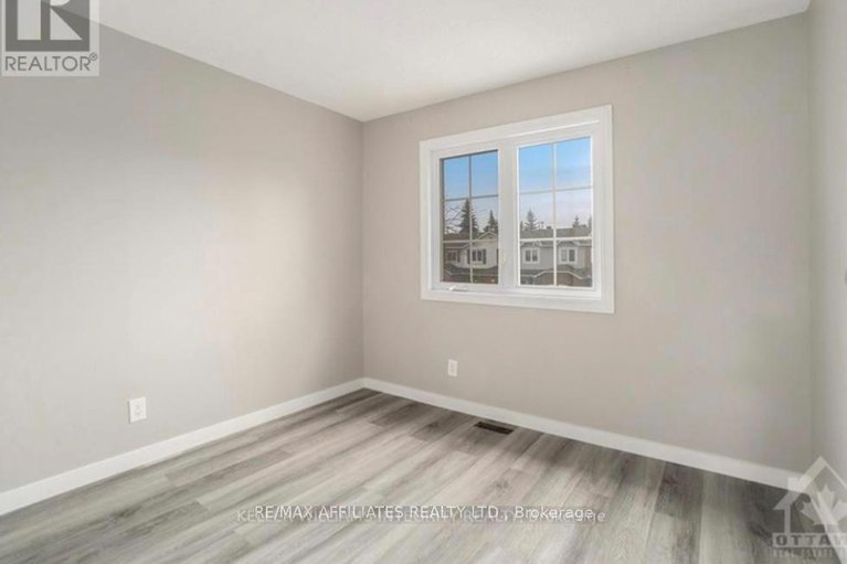 28535379/563-latour-crescent/fallingbrookgardenway-south/ottawa/ontario/K4A1N6_12