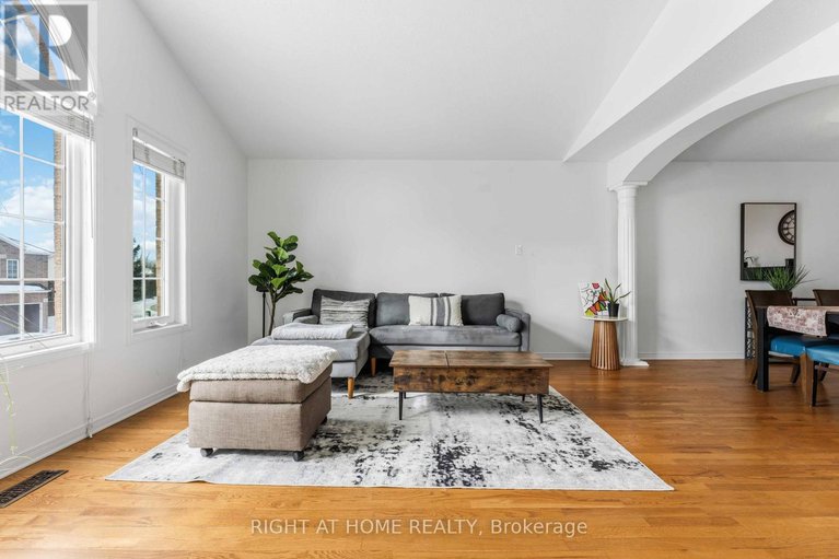 29403444/4-castle-glen-crescent/glencairnhazeldean/ottawa/ontario/K2L4H1_9