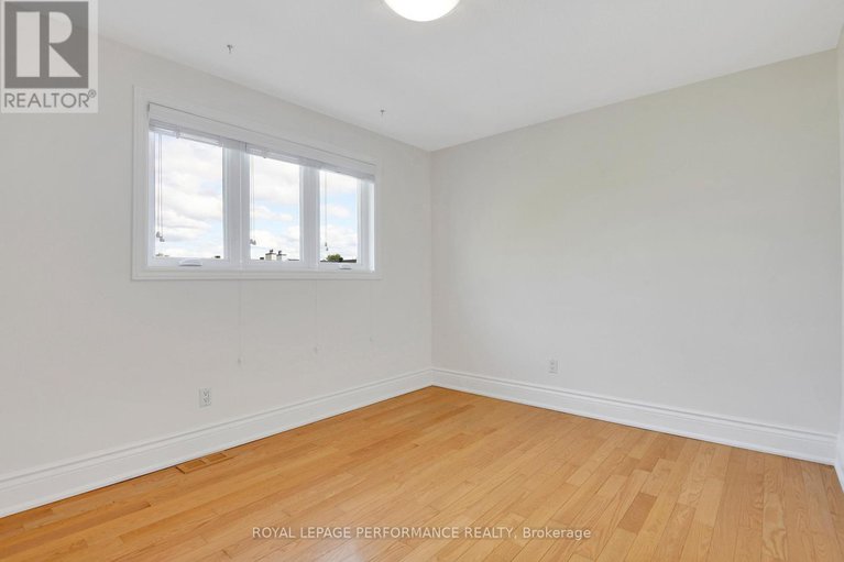 29066042/3804-autumnwood-street/emerald-woodssawmill-creek/ottawa/ontario/K1T2G8_23