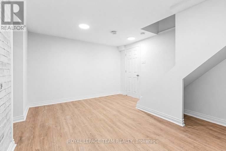 29675105/25-grady-crescent/sheahan-estatestrend-village/ottawa/ontario/K2H5S2_26