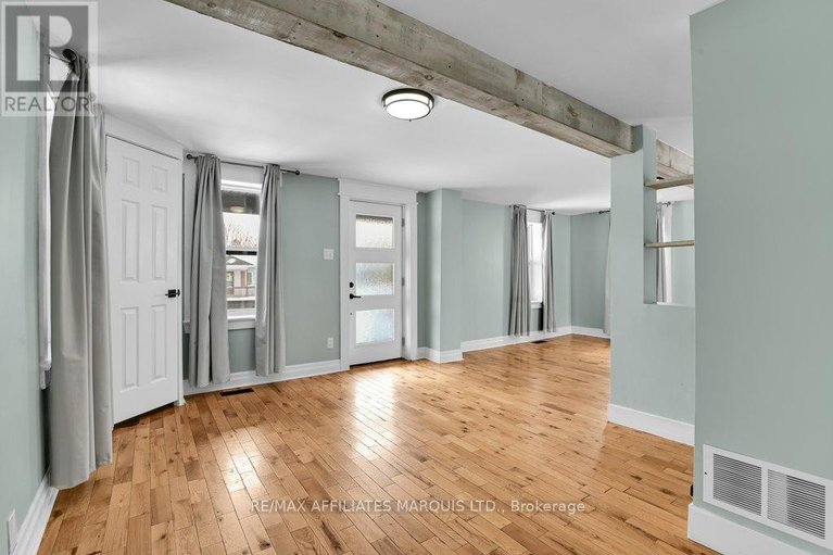 29404761/70-augusta-street/morrisburg/south-dundas/ontario/K0C1X0_5