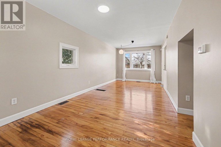 29388559/975-sheridan-avenue/carlington/ottawa/ontario/K1Z6M4_7