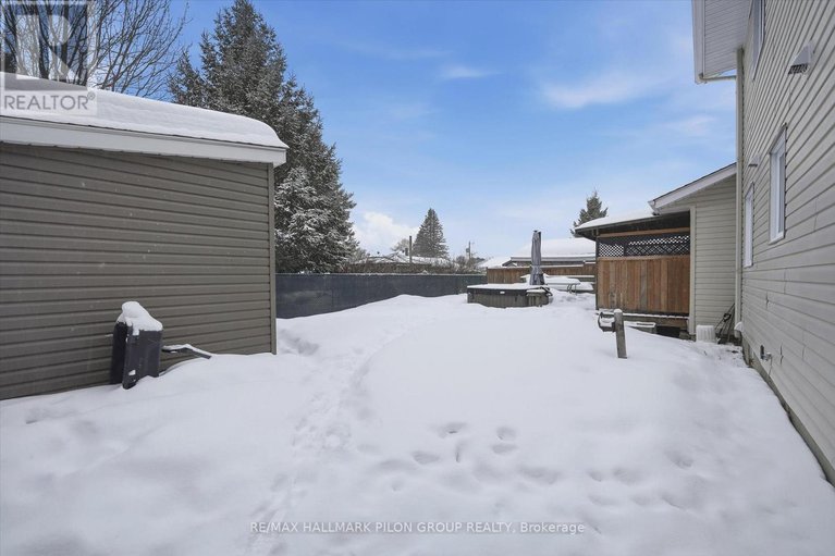 29408731/1326-dussere-street/convent-glen-south/ottawa/ontario/K1C1P4_28