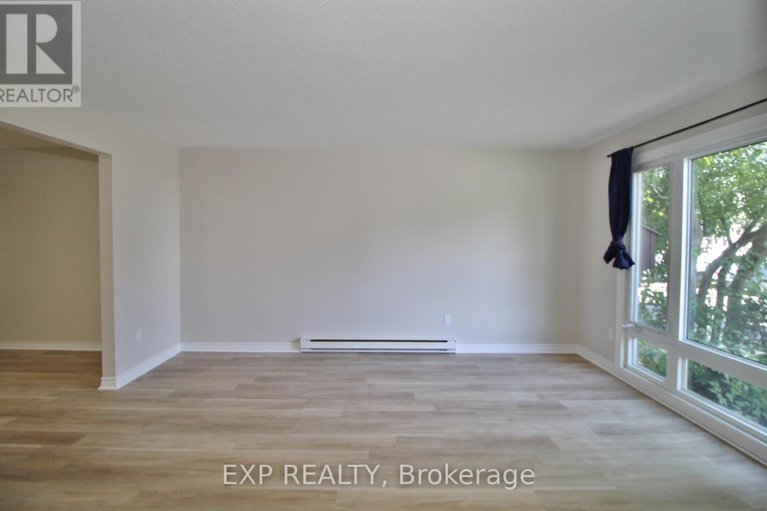 29434596/52-3691-albion-road/sawmill-creektimbermill/ottawa/ontario/K1T1P2_5