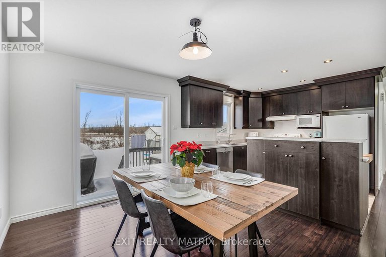 29156083/156-longueuil-street/lorignal/champlain/ontario/K0B1K0_12