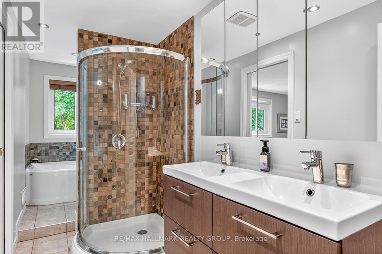 28761916/30-oakhurst-crescent/blackburn-hamlet/ottawa/ontario/K1B4A6_18