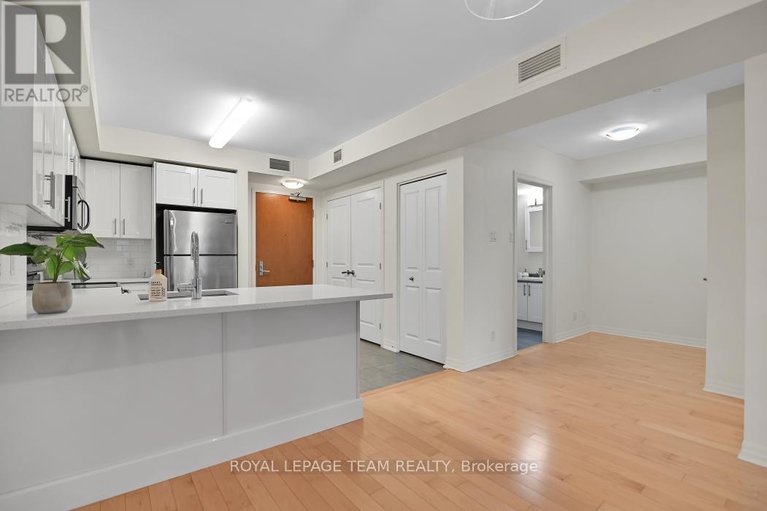 29353562/703-242-rideau-street/sandy-hill/ottawa/ontario/K1N0B7_3