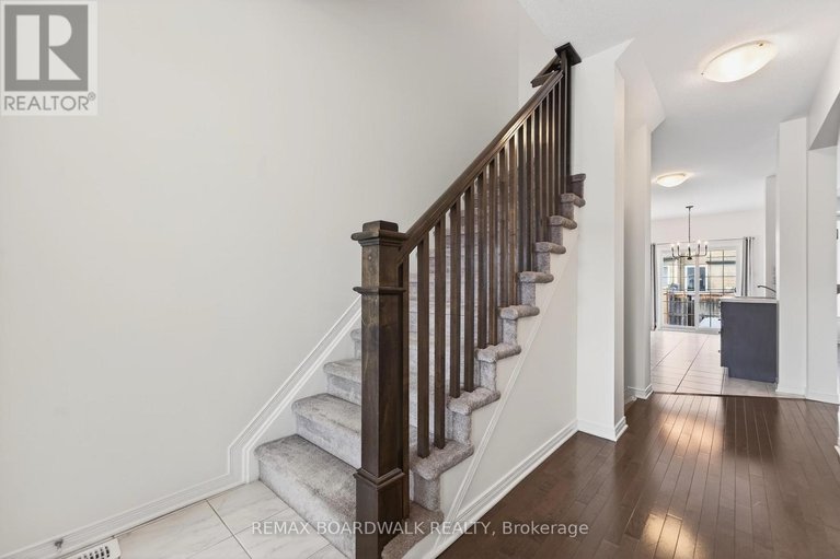 29438320/716-oakglade-avenue/emerald-meadowstrailwest/ottawa/ontario/K2M0B3_20