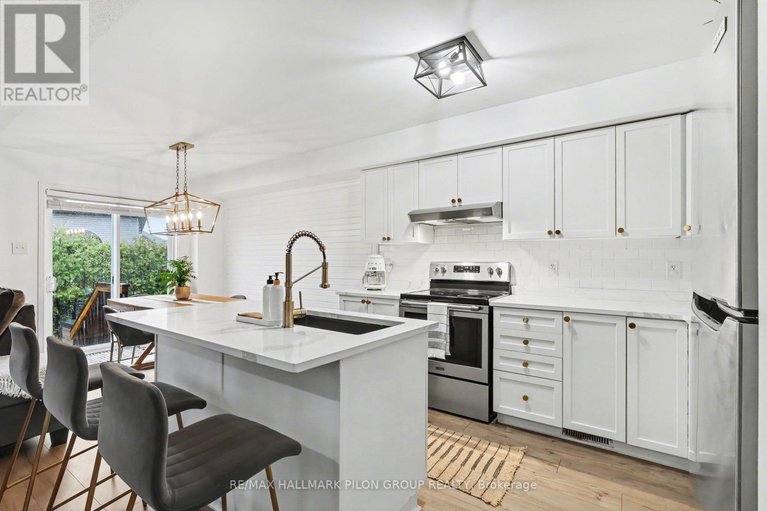 29613578/218-rolling-meadow-crescent/mer-bleuebradley-estatesanderson-park/ottawa/ontario/K1W0B1_4