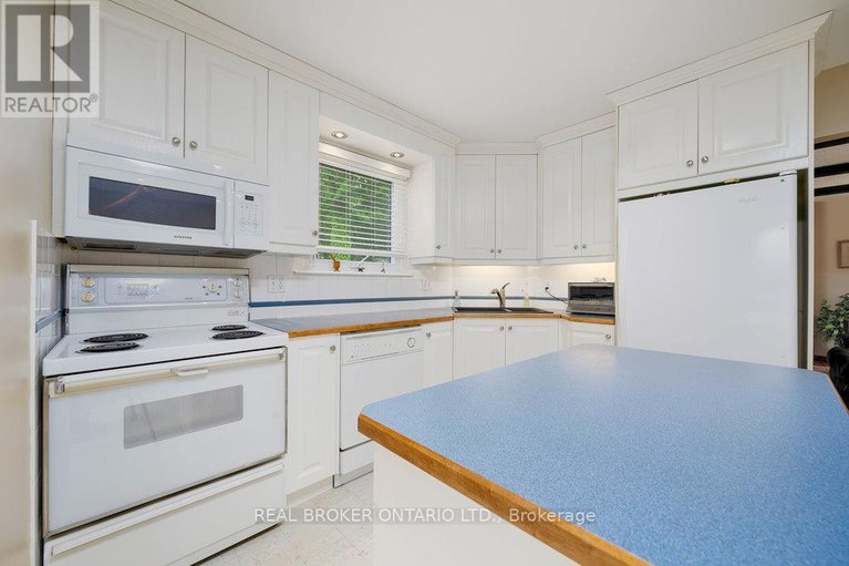 28522793/31-oakhurst-crescent/blackburn-hamlet/ottawa/ontario/K1B4A5_10