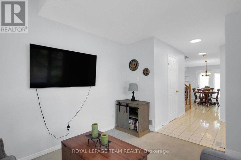 28617518/16-riverbank-court/stittsville-central/ottawa/ontario/K2S1V7_6